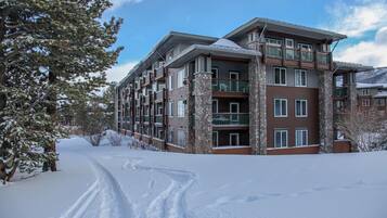 Condo, 2 Bedrooms | Exterior