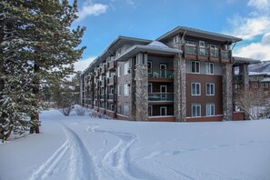 Condo, 2 quartos | Fachada