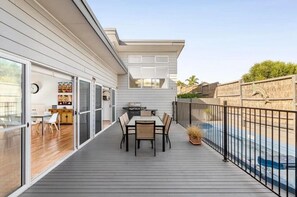 Outdoor dining - SORRENTO HOLIDAYS! LARGE GAS HEATED PLUNGE POOL & SPA, OUR LADY WILL IMPRESS! (Sorrento)