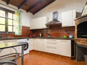 Fridge, microwave, oven, coffee/tea maker