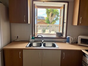 Refrigerador, microondas, horno, cafetera/tetera