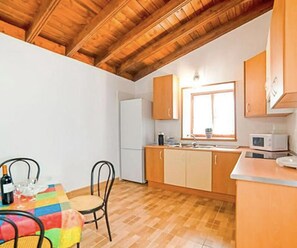 Fridge, microwave, oven, coffee/tea maker