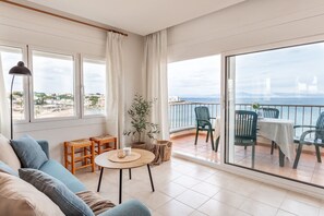 TV, fireplace - Apt. Blaucel (L'Escala)