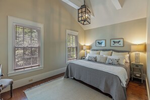 4 室のベッドルーム、アイロン / アイロン台、WiFi (無料)、ベッドシーツ