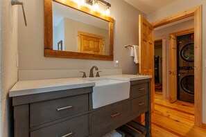 Douche, serviettes fournies