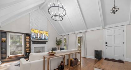 Cozy/Luxe Winter Countryside Estate on Private Grounds in South CLT-King Suite!