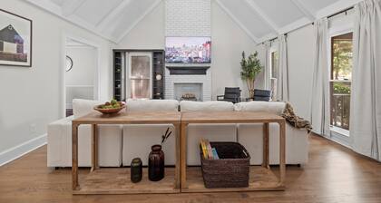 Cozy/Luxe Countryside Estate on Private Grounds in South CLT- King Suite!