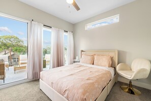 3 chambres, fer et planche à repasser, Wi-Fi, draps fournis