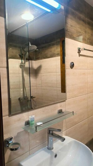 Business Studio | Bathroom | Free toiletries, towels, soap, shampoo - STAR HOUSE AL SALAM St (Salalah)