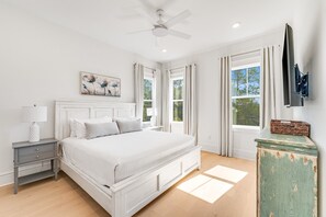 6 bedrooms, iron/ironing board, free WiFi, bed sheets - BRAND NEW CONSTRUCTION! 6/6 SLEEPS  16! GATED COMMUNITY!! (Santa Rosa Beach)