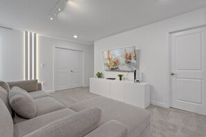 Smart TV y chimenea