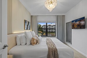 5 bedrooms, iron/ironing board, WiFi, bed sheets