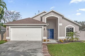 Exterior - Lovely 3BD House w/ private pool (Davenport)