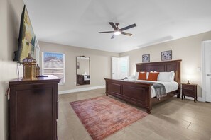 3 bedrooms, WiFi, bed sheets - Lovely 3BD House w/ private pool (Davenport)