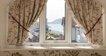 The Cottage on the Beach - Sleeps 7 - Large Garden