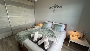 1 habitación, tabla de planchar con plancha, wifi y ropa de cama