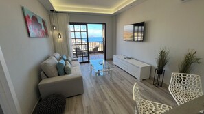 TV - Boutique one bed sea views free wifi (Arona)