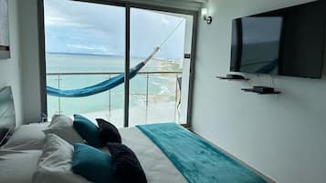 Apartemen Grand | 2 kamar tidur, tirai kedap cahaya, dan setrika/meja setrika