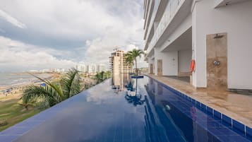 2 outdoor pools, open 10:00 AM to 7:00 PM, sun loungers