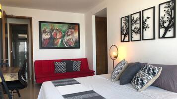Deluxe Apartment | 2 bedrooms, blackout drapes, iron/ironing board, free WiFi