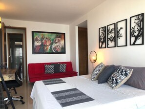 Deluxe Apartment | 2 bedrooms, blackout drapes, iron/ironing board, free WiFi