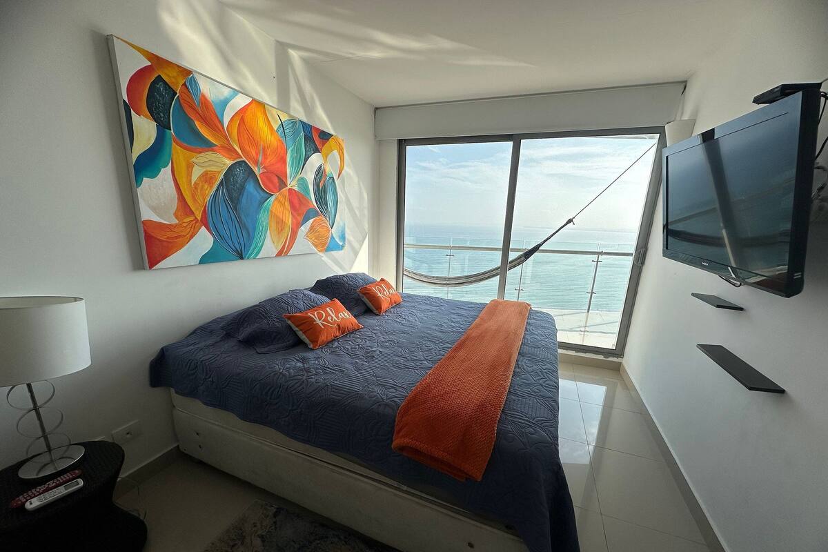 Panoramic Apartment | 2 bedrooms, blackout drapes, iron/ironing board, free WiFi