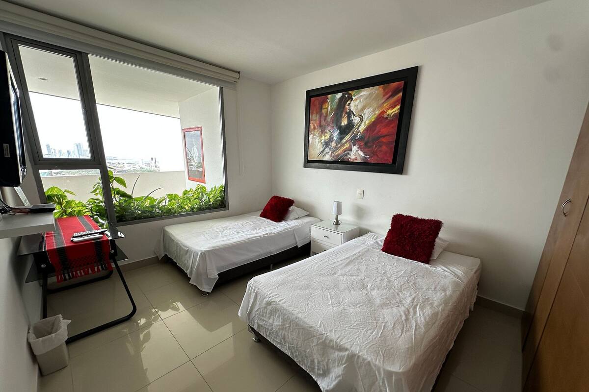 Comfort Apartment | 2 bedrooms, blackout drapes, iron/ironing board, free WiFi