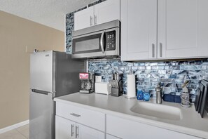 Private kitchen - Oceanfront, Balcony & VIEW! (Daytona Beach)