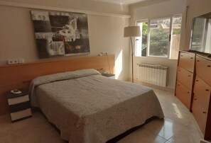 1 chambre, bureau, fer et planche Ă repasser, Wi-Fi