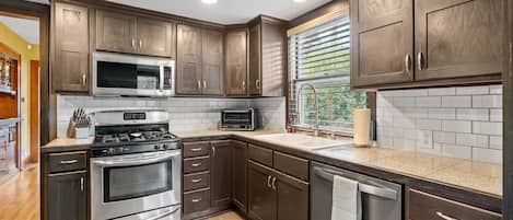 Refrigerador, microondas, horno, placa de cocina