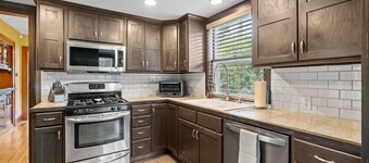 MINNeSTAY* Lowry Parlour | Piano