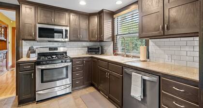 MINNeSTAY* Lowry Parlour | Piano