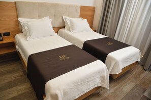 Habitació amb dos llits individuals, balcó | Wifi gratuïta 