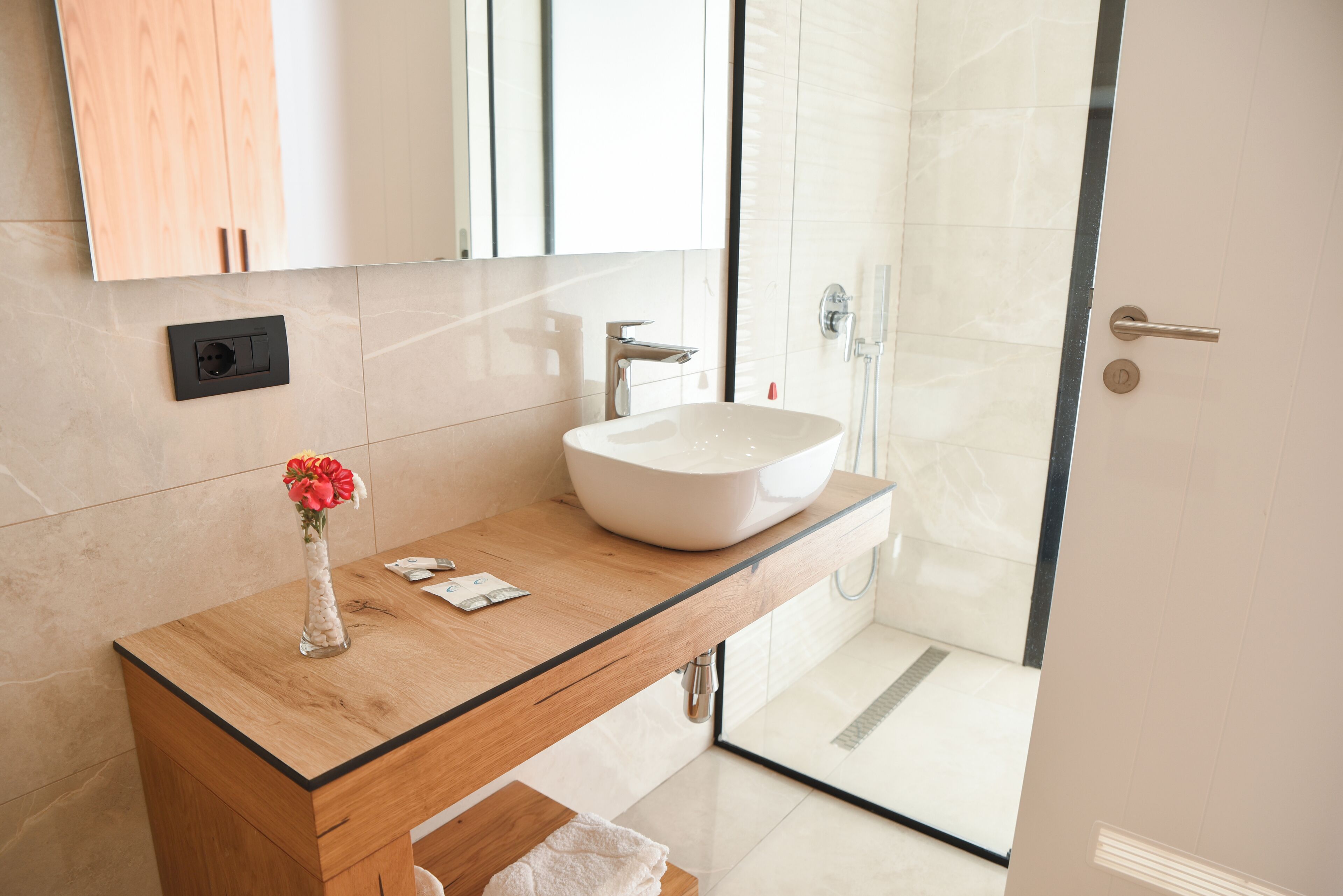 Zweibettzimmer, Balkon | Badezimmer
