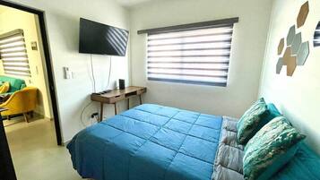 3 habitaciones, escritorio, tabla de planchar con plancha y wifi