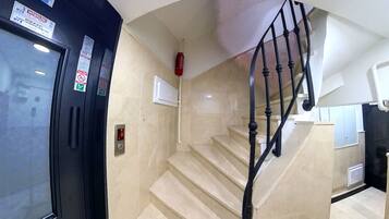 Pintu masuk interior
