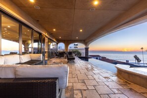 Terrace/patio - Luxury Ocean Bluff Villa (San Clemente)