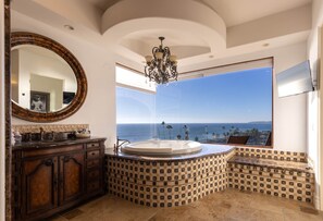 Shower, jetted bath, hair dryer, bidet - Luxury Ocean Bluff Villa (San Clemente)