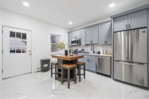 Hudson Oasis | Sleeps 10 | NYC| EWR | Free Parking