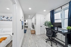 2 habitaciones, escritorio, tabla de planchar con plancha y wifi 