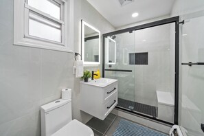 Hair dryer - Hudson Oasis | Sleeps 10 | NYC| EWR | Free Parking (Bayonne)