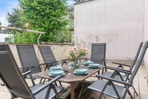 Outdoor dining - Design loft, fully equipped, terrace, 2 min Duisburg central station (Duisburg)