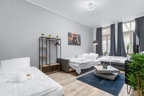 2 makuuhuonetta, työpöytä, silitysrauta/-lauta, ilmainen Wi-Fi