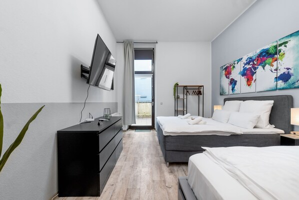 2 bedrooms, desk, iron/ironing board, free WiFi - Design loft, fully equipped, terrace, 2 min Duisburg central station (Duisburg)