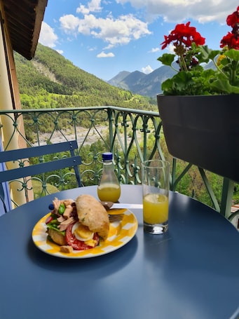 Terrace/patio. Hotel des etrangers