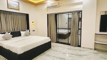 Deluxe Suite, City View | 1 bedroom, iron/ironing board, free WiFi