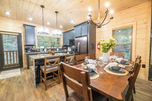 Dining - NEW *2024* Cabin w/ POOL! Theater + Hot Tub! (Pigeon Forge)