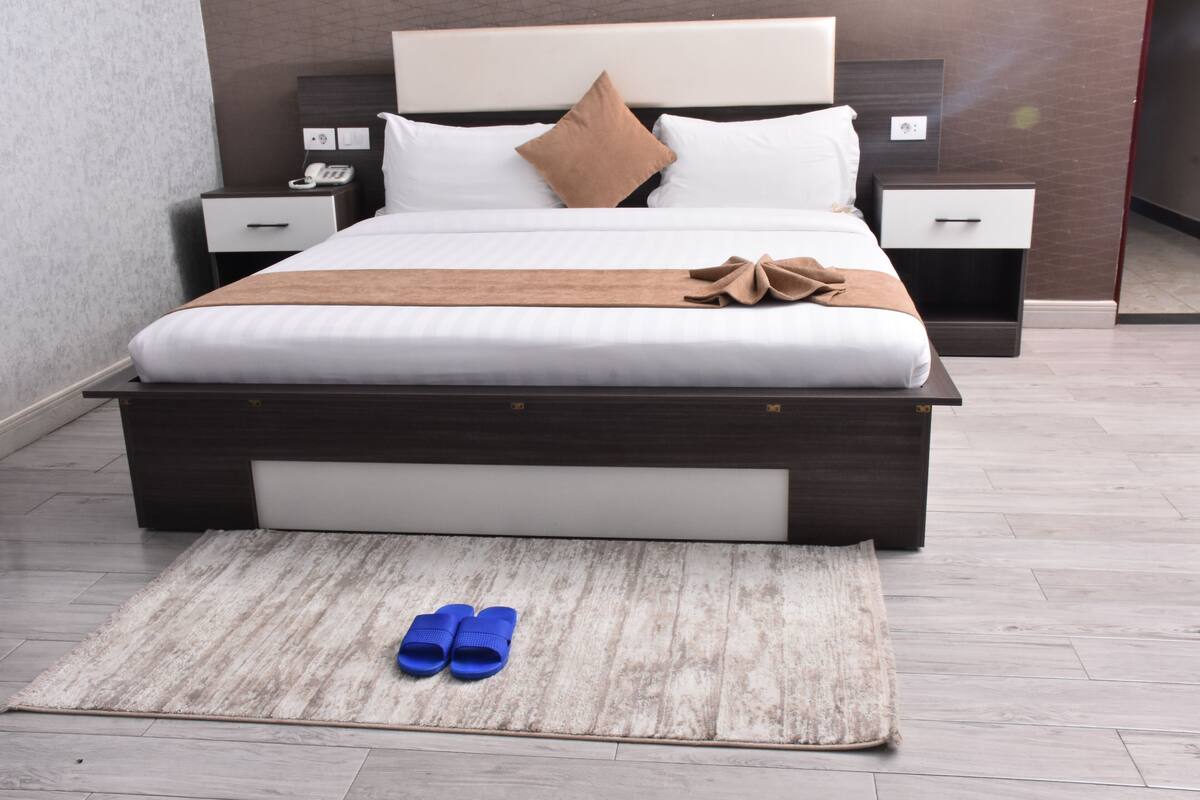 Studio Suite, City View | Laptop workspace, free WiFi, bed sheets, wheelchair access
