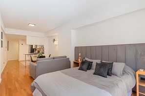 1 bedroom, iron/ironing board, internet, bed sheets - Comfy Studio in Recoleta with Pool & Gym (Buenos Aires)