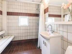 House | Bathroom - 6 Person Holiday Park Home in Middelfart (Middelfart)